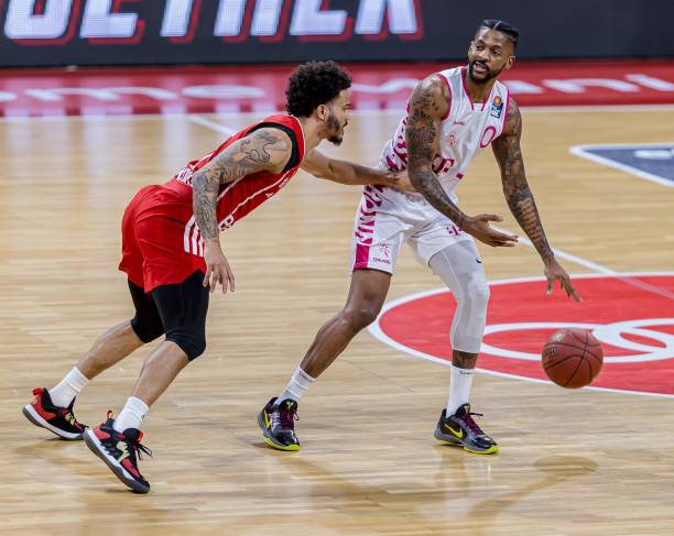 中占据上风 中占据上风