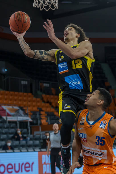 他再次利用 他再次利用