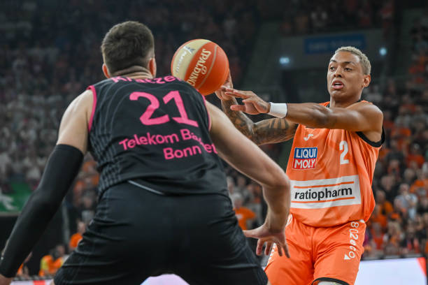 在防线身后 在防线身后